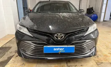 Toyota Camry 2018 года за 13 000 000 тг. в Актобе фото 2
