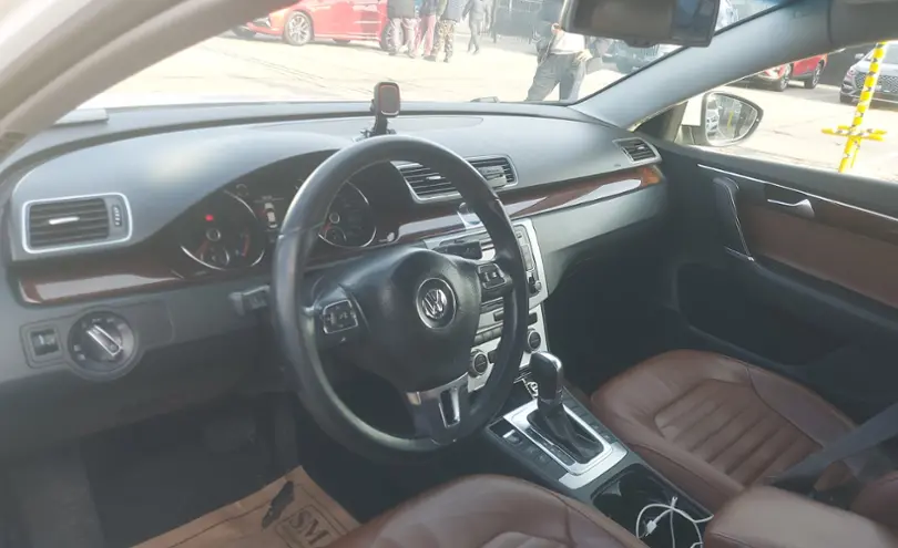 Volkswagen Passat 2014 года за 7 000 000 тг. в Алматы фото 5