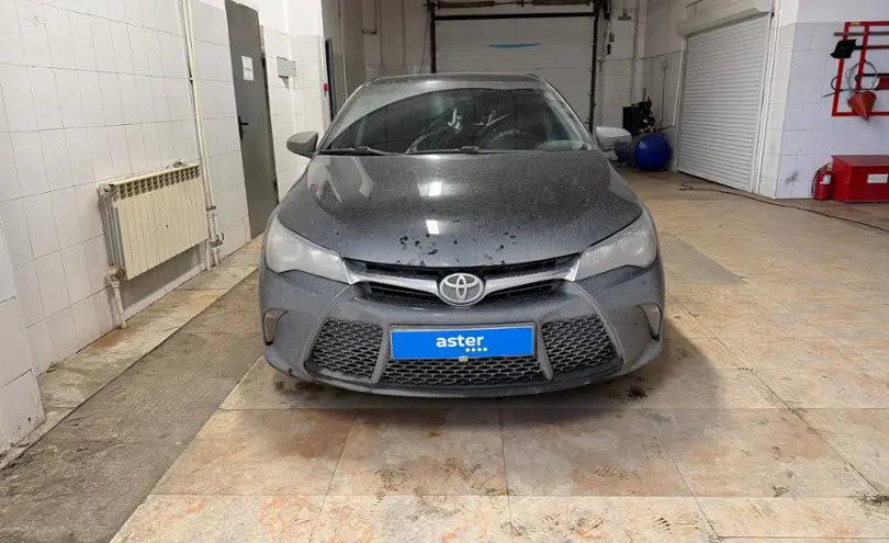 Toyota Camry 2015 года за 9 400 000 тг. в Актобе фото 2