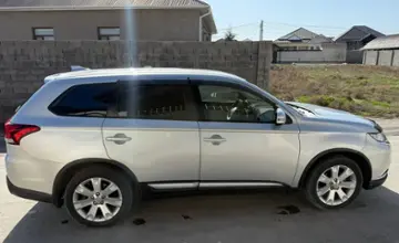 Mitsubishi Outlander 2018 года за 8 500 000 тг. в Шымкент фото 2