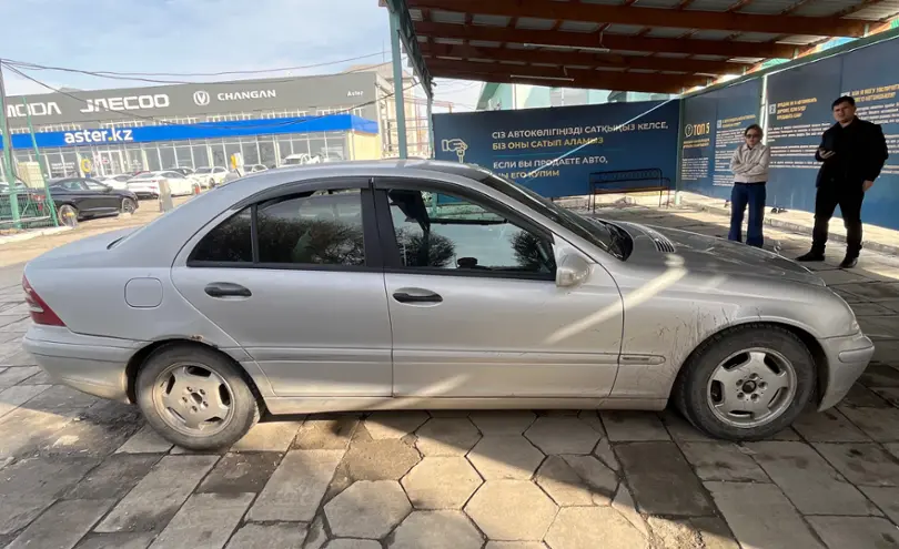Mercedes-Benz C-Класс 2001 года за 2 500 000 тг. в Талдыкорган фото 4