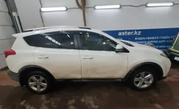 Toyota RAV4 2013 года за 10 000 000 тг. в Астана фото 4
