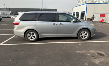 Toyota Sienna 2015 года за 12 000 000 тг. в Алматы