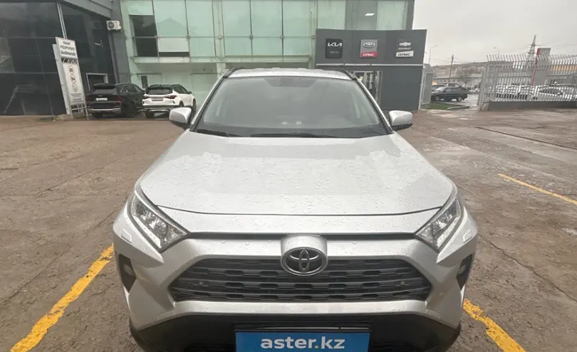 Toyota RAV4 2020 года за 15 000 000 тг. в Шымкент фото 2