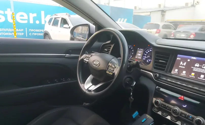 Hyundai Elantra 2019 года за 7 400 000 тг. в Алматы фото 5