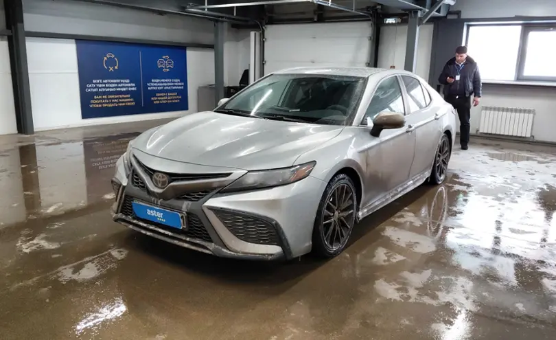 Toyota Camry 2020 года за 12 500 000 тг. в Астана