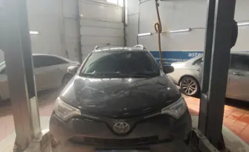 Toyota RAV4 2018 года за 11 000 000 тг. в Астана фото 2