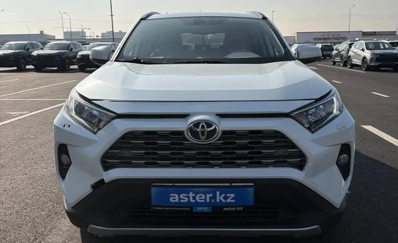 Toyota RAV4 2021 года за 13 000 000 тг. в Алматы фото 2