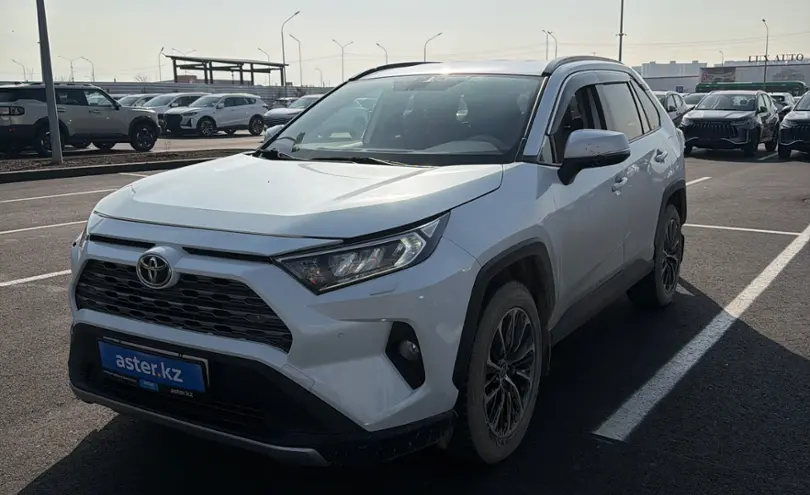 Toyota RAV4 2021 года за 13 000 000 тг. в Алматы