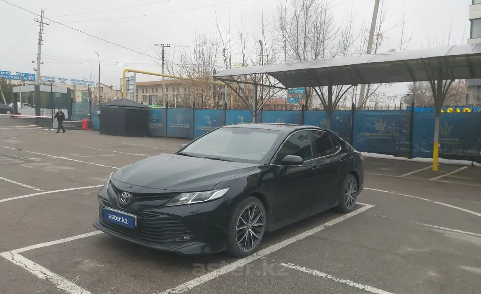 Toyota Camry 2018 года за 10 500 000 тг. в Алматы