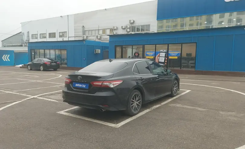 Toyota Camry 2018 года за 10 500 000 тг. в Алматы фото 3