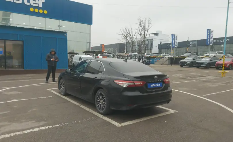 Toyota Camry 2018 года за 10 500 000 тг. в Алматы фото 4