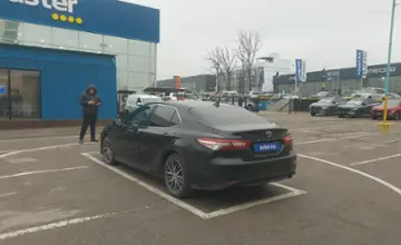 Toyota Camry 2018 года за 10 500 000 тг. в Алматы фото 4