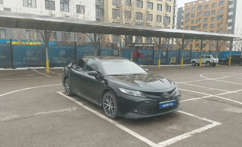 Toyota Camry 2018 года за 10 500 000 тг. в Алматы фото 2