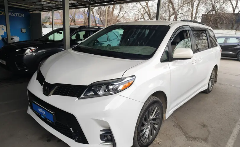 Toyota Sienna 2020 года за 16 000 000 тг. в Алматы