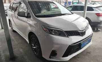 Toyota Sienna 2020 года за 16 000 000 тг. в Алматы фото 3