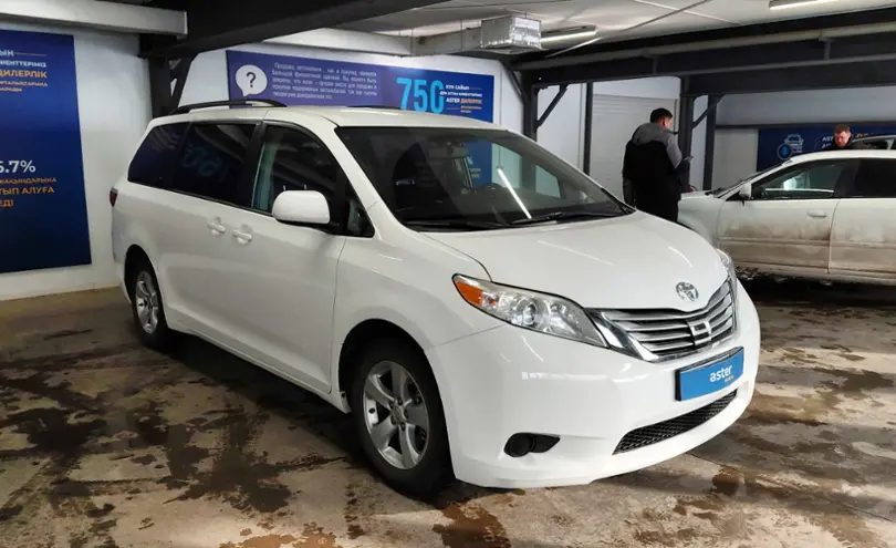 Toyota Sienna 2017 года за 14 000 000 тг. в Астана фото 2