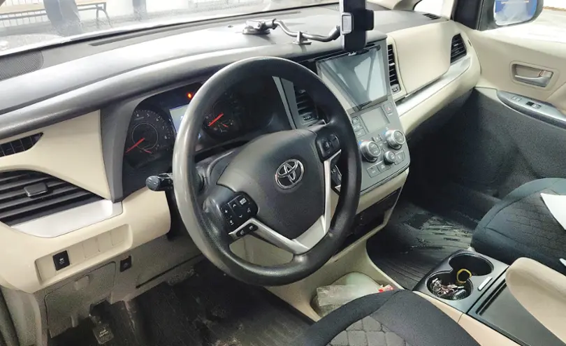 Toyota Sienna 2017 года за 14 000 000 тг. в Астана фото 5