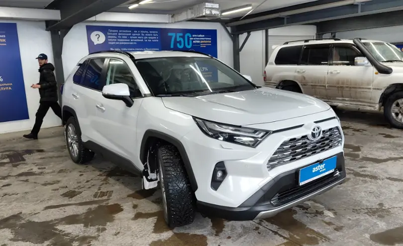 Toyota RAV4 2023 года за 19 500 000 тг. в Астана фото 2