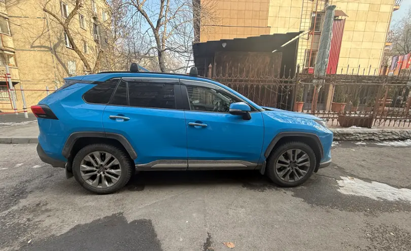 Toyota RAV4 2021 года за 16 000 000 тг. в Алматы фото 2