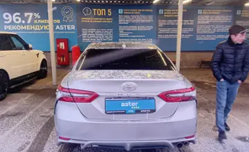 Toyota Camry 2020 года за 11 000 000 тг. в Алматы фото 2