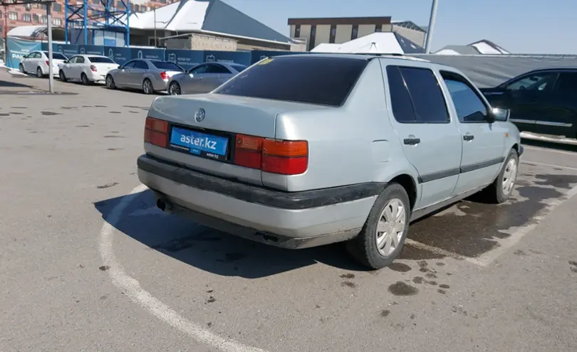 Volkswagen Vento 1993 года за 1 800 000 тг. в Шымкент фото 3