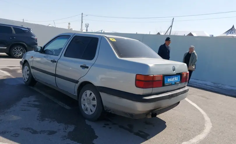 Volkswagen Vento 1993 года за 1 800 000 тг. в Шымкент фото 4