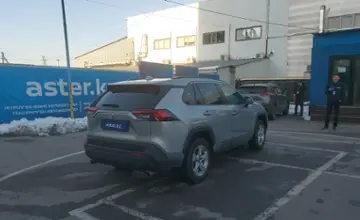 Toyota RAV4 2019 года за 14 000 000 тг. в Алматы фото 3