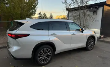 Toyota Highlander 2022 года за 24 000 000 тг. в Астана фото 2