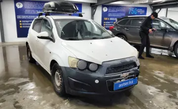 Chevrolet Aveo 2014 года за 2 350 000 тг. в Астана фото 2