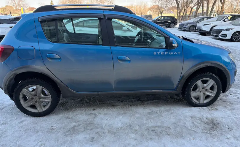 Renault Sandero 2015 года за 4 500 000 тг. в Актобе фото 4