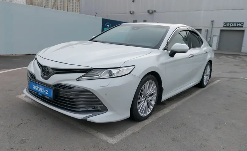 Toyota Camry 2018 года за 13 000 000 тг. в Шымкент