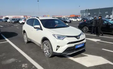 Toyota RAV4 2017 года за 10 400 000 тг. в Алматы фото 3