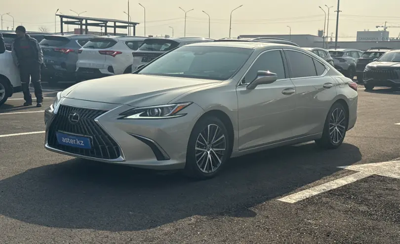Lexus ES 2023 года за 35 000 000 тг. в Алматы