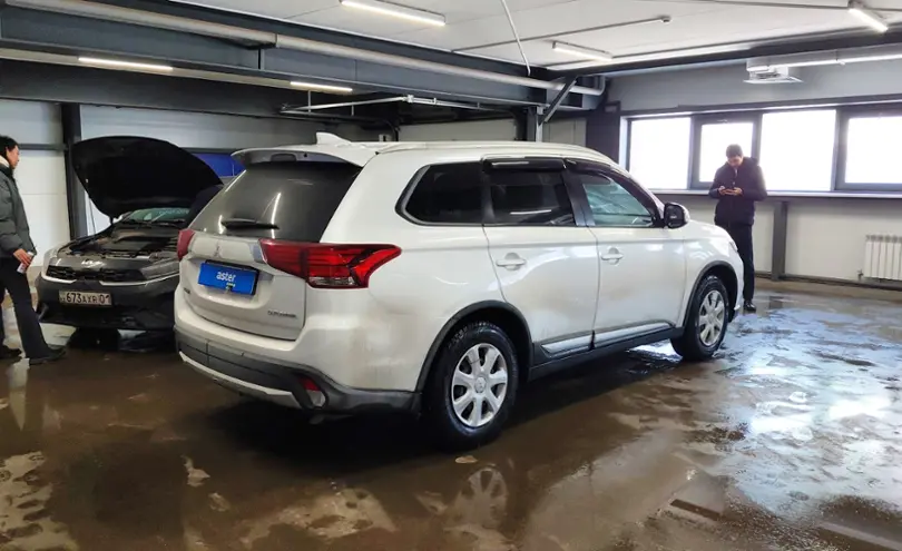 Mitsubishi Outlander 2018 года за 9 800 000 тг. в Астана фото 3