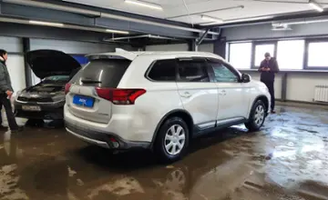 Mitsubishi Outlander 2018 года за 9 800 000 тг. в Астана фото 3