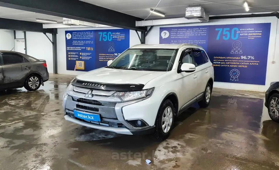 Mitsubishi Outlander 2018 года за 9 800 000 тг. в Астана