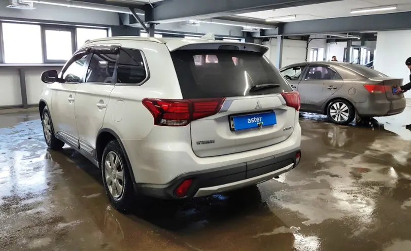Mitsubishi Outlander 2018 года за 9 800 000 тг. в Астана фото 4