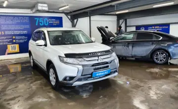 Mitsubishi Outlander 2018 года за 9 800 000 тг. в Астана фото 2