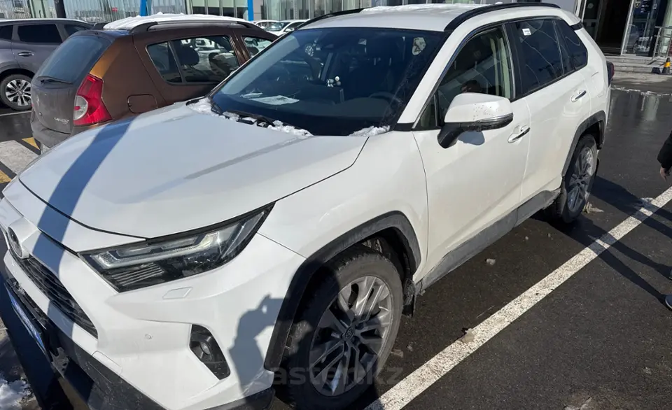 Toyota RAV4 2023 года за 19 000 000 тг. в Шымкент