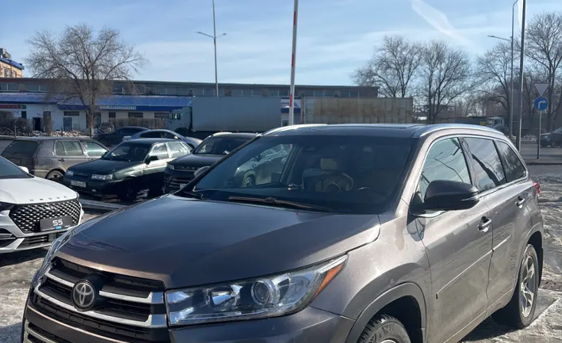 Toyota Highlander 2019 года за 15 500 000 тг. в Уральск