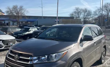 Toyota Highlander 2019 года за 15 500 000 тг. в Уральск фото 1