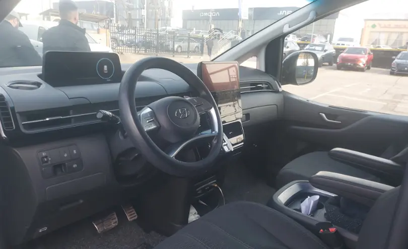Hyundai Staria 2023 года за 23 000 000 тг. в Алматы фото 5