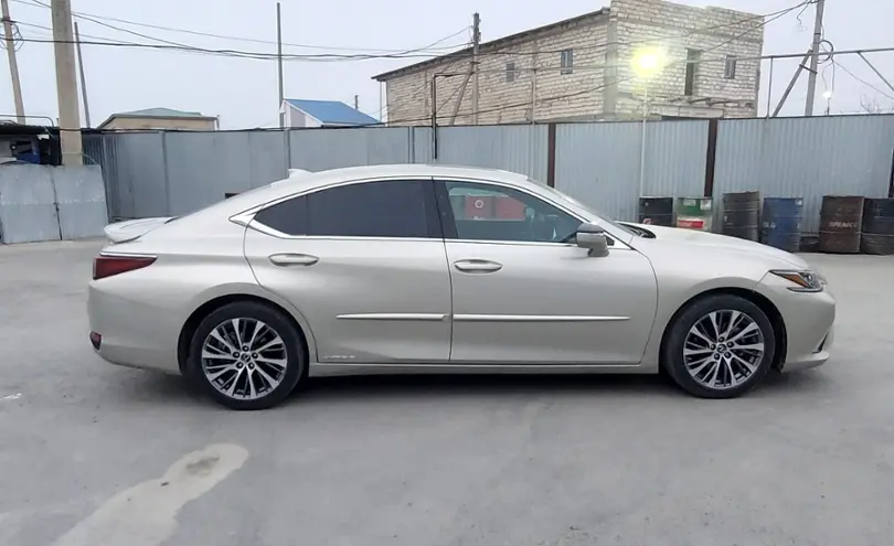 Lexus ES 2019 года за 20 000 000 тг. в Атырау фото 4