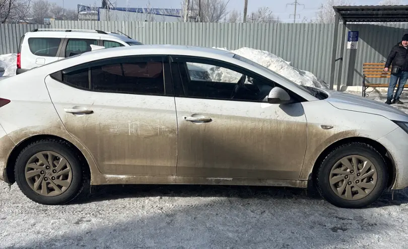 Hyundai Elantra 2019 года за 6 500 000 тг. в Уральск фото 4
