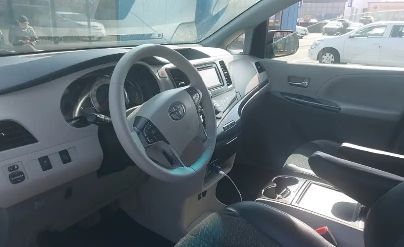 Toyota Sienna 2012 года за 12 500 000 тг. в Алматы фото 5
