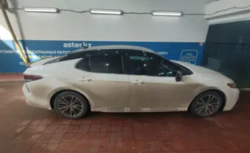 Toyota Camry 2019 года за 10 000 000 тг. в Астана фото 4