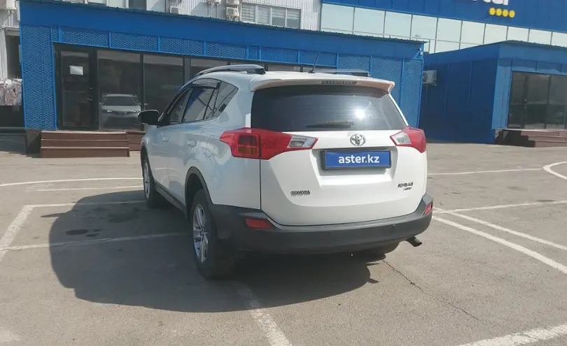 Toyota RAV4 2015 года за 10 000 000 тг. в Алматы фото 4