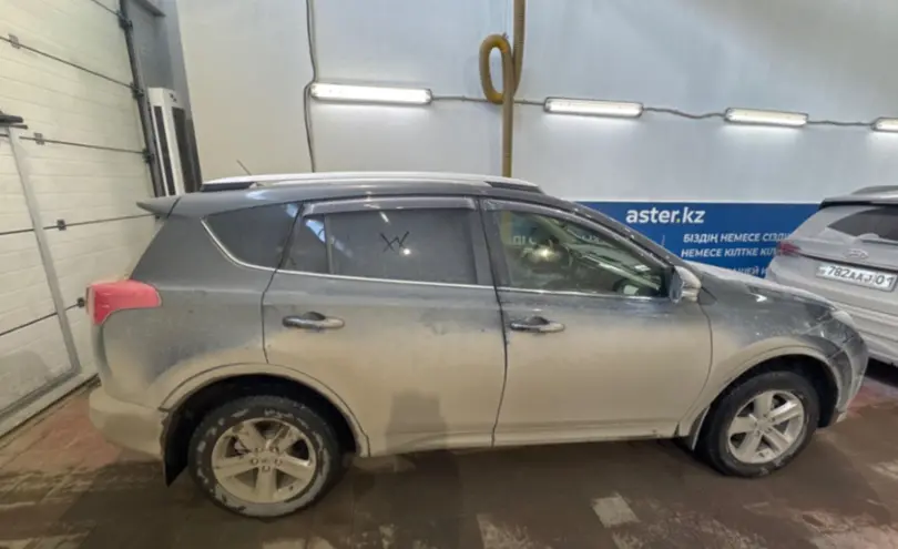Toyota RAV4 2014 года за 9 000 000 тг. в Астана фото 4