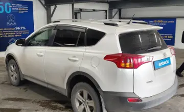 Toyota RAV4 2015 года за 9 500 000 тг. в Астана фото 4